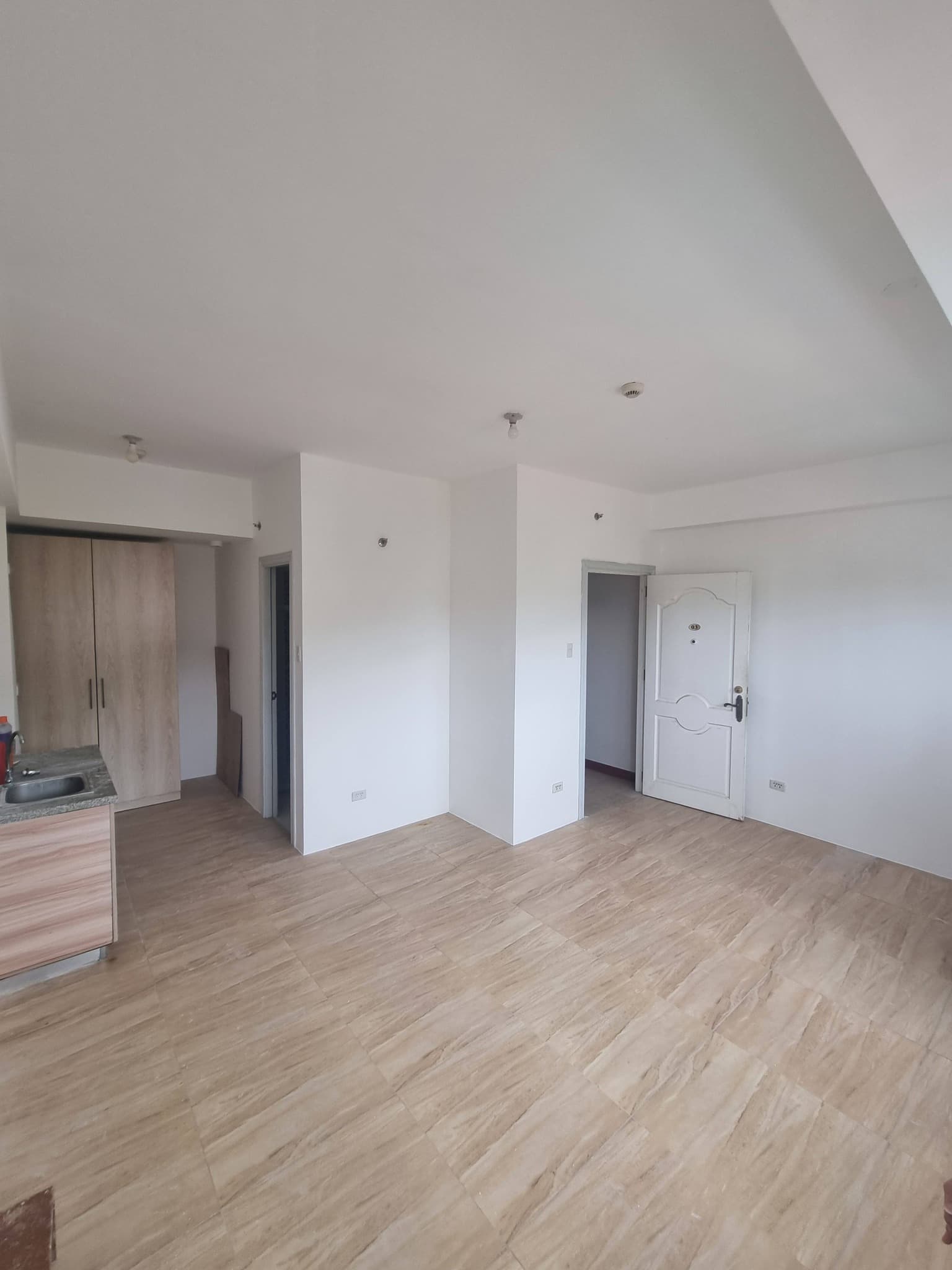 For Rent Studio Unit!